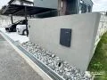色数を絞って黒で引き締めるモダンな新築外構