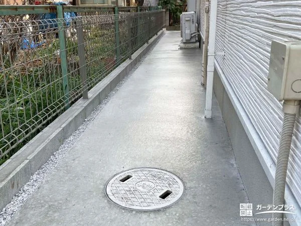 境界をすっきり整えて歩きやすさと管理のしやすさを高めた犬走り工事
