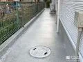 境界をすっきり整えて歩きやすさと管理のしやすさを高めた犬走り工事