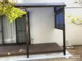 窓辺からそのままくつろげる雨の日にも頼もしいテラス空間工事