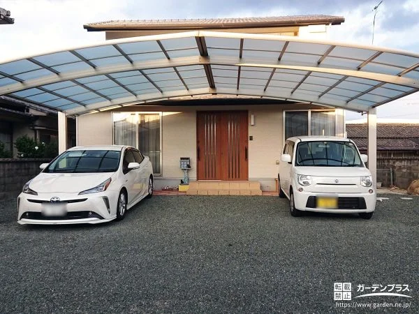 玄関前まで大きく包み愛車をゆったり守る3台用カーポート工事