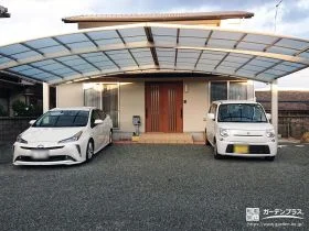 玄関前まで大きく包み愛車をゆったり守る3台用カーポート工事