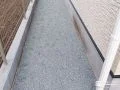 家の裏側こそ手間をかけず綺麗に保つ雑草を抑えた犬走り工事