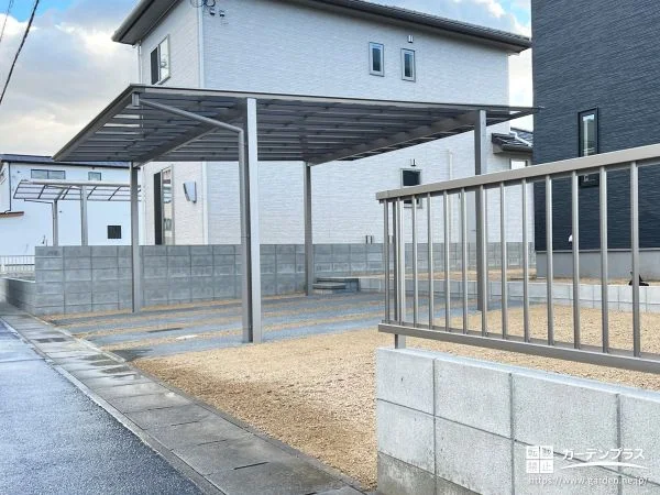 ワイドなカーポートでゆったり駐車できるスペースを作った工事