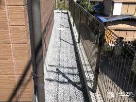 雑草対策ですっきり整えた犬走り[施工後]