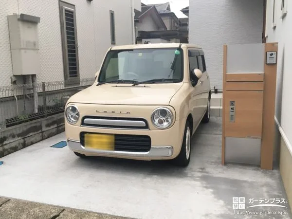 木調の門柱をアクセントにすっきり使いやすく整えた外構工事