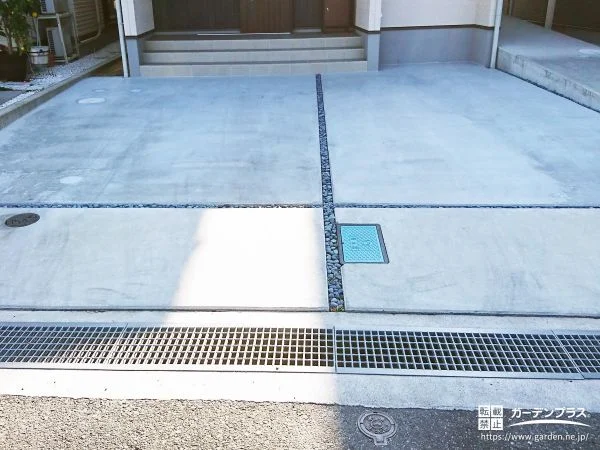 砂利スリットでさりげなく表情を加えた広々駐車スペース工事
