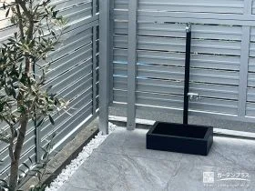 ブラックカラーで空間を引き締める立水栓[施工後]