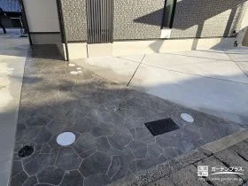 天然石のような表情を楽しめるアプローチ[施工後]