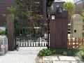 木目の温もりと植栽が調和するナチュラルモダンな外構工事