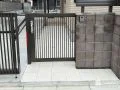 車と人の動線を分けて安全性に配慮した門まわり