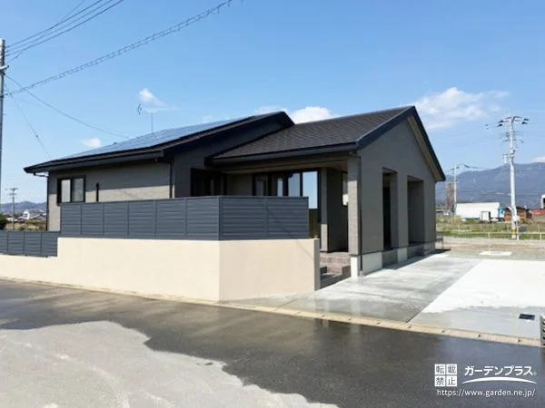 目隠しと開放感を両立した家族で楽しめる新築外構