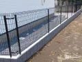 圧迫感を抑えて敷地を囲うメッシュフェンス