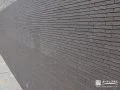 主張しすぎず上品な割肌調タイル