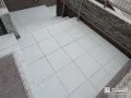 タイル張りで生まれ変わった上質なアプローチ階段