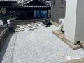 砂利ですっきり整えた雑草対策のお庭