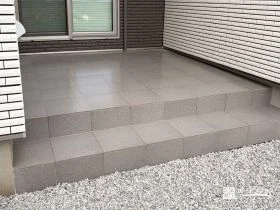ステップを1段追加し行き来が楽になるタイルデッキ[施工後]