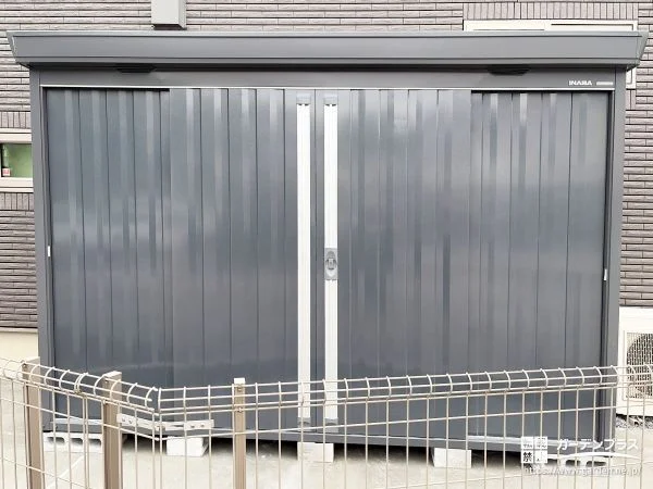 犬走りを有効活用する大容量物置の設置工事