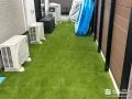 人工芝で緑を楽しむすっきり快適な前庭