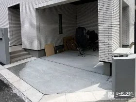 使いやすく整えた駐車スペースと玄関ポーチ[施工後]