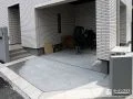 使いやすく整えた駐車スペースと玄関ポーチ
