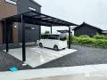 ブラックで統一した愛車も自転車もすっきり収まる外構工事