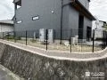 敷地をすっきりと区切り安心感を高めた境界フェンス