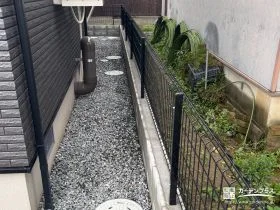 お手入れしにくい犬走りをすっきり整える雑草対策[施工後]