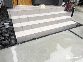 仕上がりと使いやすさにこだわった玄関階段[施工後]