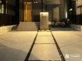 昼夜で違った表情を楽しめる門まわり