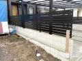 敷地内にプライバシーを守る目隠しフェンス
