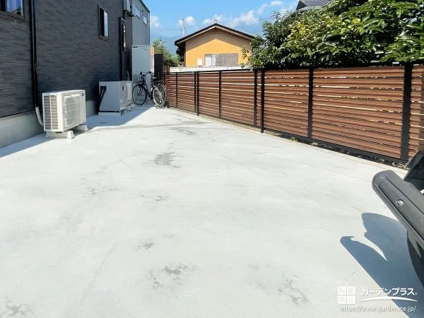 木目調フェンスで視線を遮りすっきり使える裏庭リフォーム工事