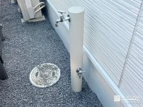 2つの蛇口で使い分けできる便利な立水栓