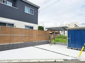 木目調フェンスで統一感を持たせたドッグラン付き新築外構