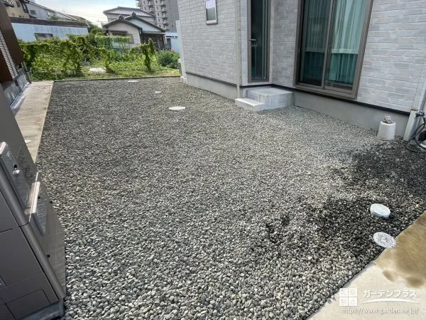砂利敷きですっきり清潔に整えるローメンテナンスなお庭工事