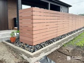 隠すだけじゃない外観を彩る目隠しフェンス[施工後]