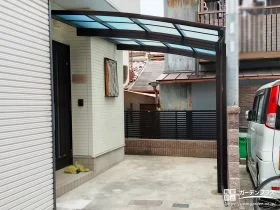 優しいアール屋根で雨の日も乗り降り快適なカーポート設置工事