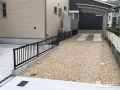 敷地をすっきり区切り安心感を高める境界フェンス設置工事