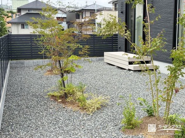 樹木の植栽と砂利で四季を楽しむナチュラルモダンなお庭工事