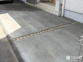 ピンコロ石目地でアクセントをつけた駐車スペース[施工後]