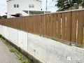 木目調の縦格子がお住まいを優しく彩る目隠しフェンス設置工事