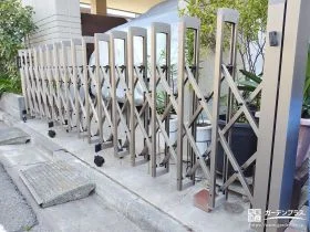 開閉できるカーゲートで安心感をプラスした駐車スペース工事