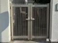 縦格子デザインで圧迫感を感じさせない門扉