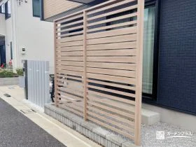 木調スクリーンをアクセントにしたモダンな外構[施工後]