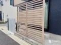 木調スクリーンをアクセントにしたモダンな外構