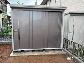 シックなブラウンでお庭にマッチする物置[施工後]