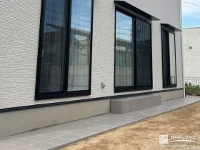 タイルテラスで室内からお庭へ自然につながる場をつくった工事