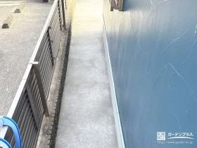 掃除もしやすいすっきりとした犬走り舗装[施工後]