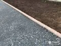 緑が映えるレンガの植栽スペース