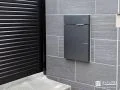 お留守の際のお荷物の受け取りに役立つ宅配ボックス